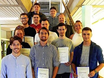 Freudestrahlende Gesichter bei den Abiturienten der Technischen Oberschule in Bad Säckingen (Bild: GWSBS)